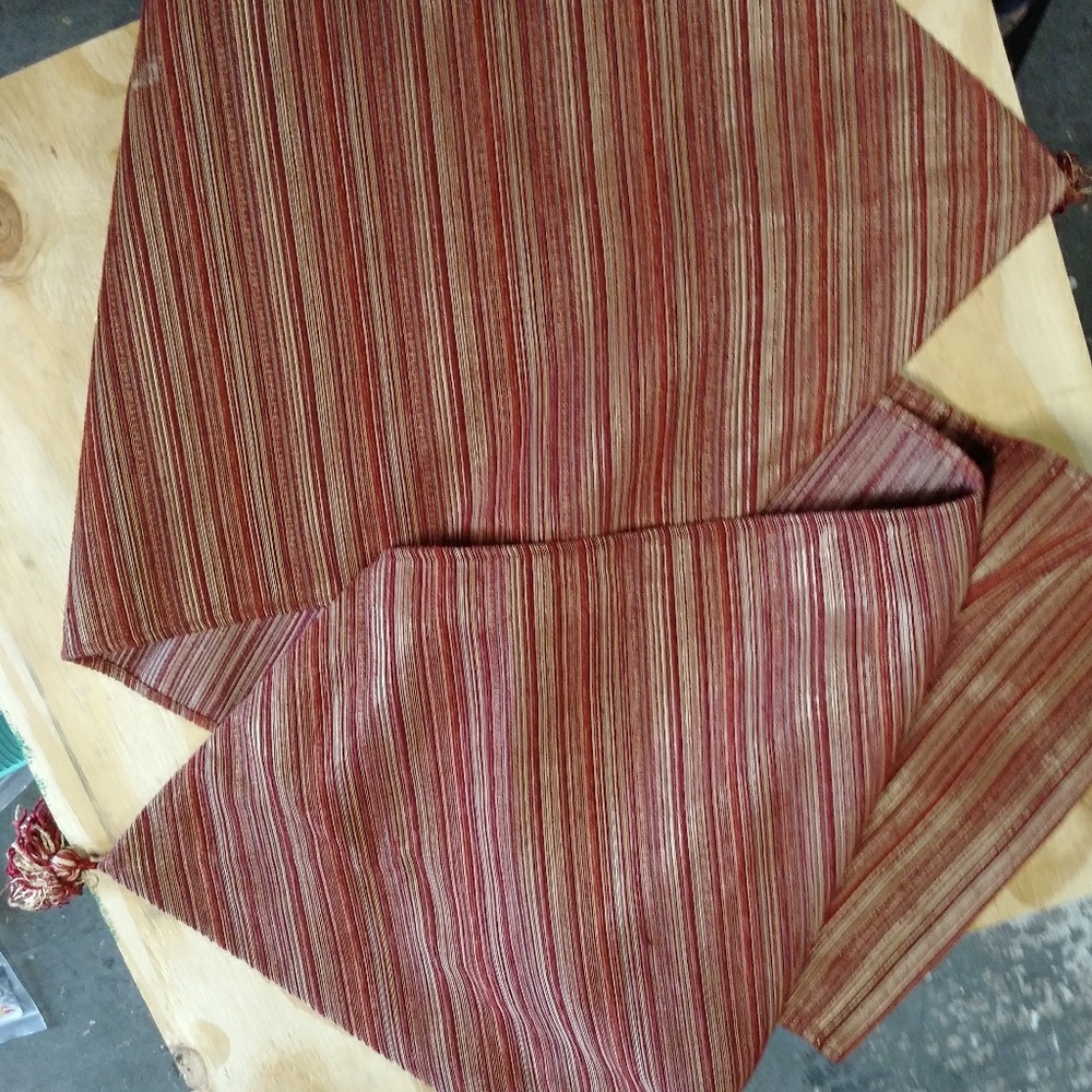 Elegant style table runner